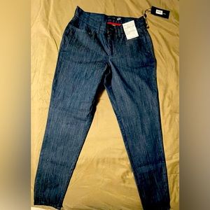 Jeans Tommy size 2 These jeans are made of cotton fabric for comfort and elastan